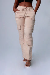 PANTALON MUJERBOLSILLOS LATERLAES KAKI