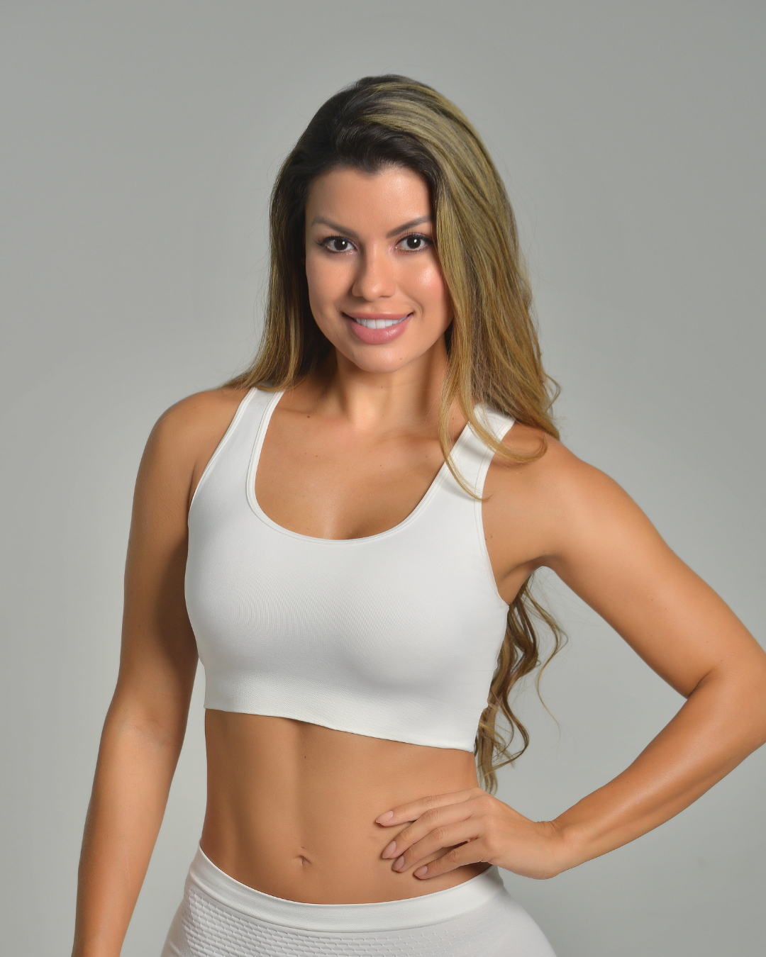 TOP DEPORTIVO LISO MUJER BLANCO