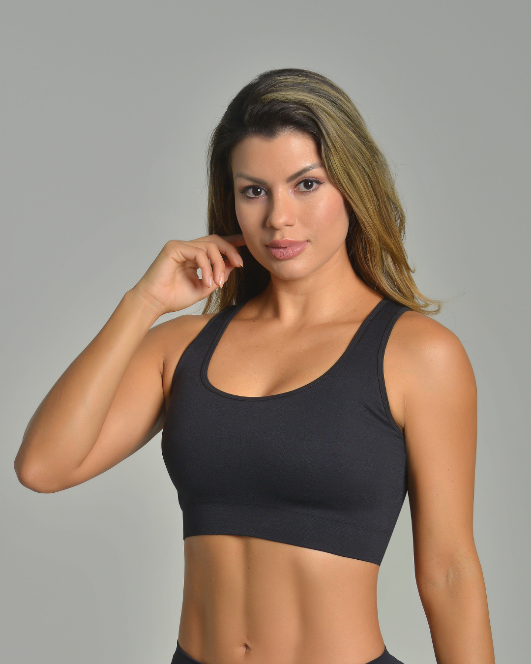 TOP DEPORTIVO LISO NEGRO