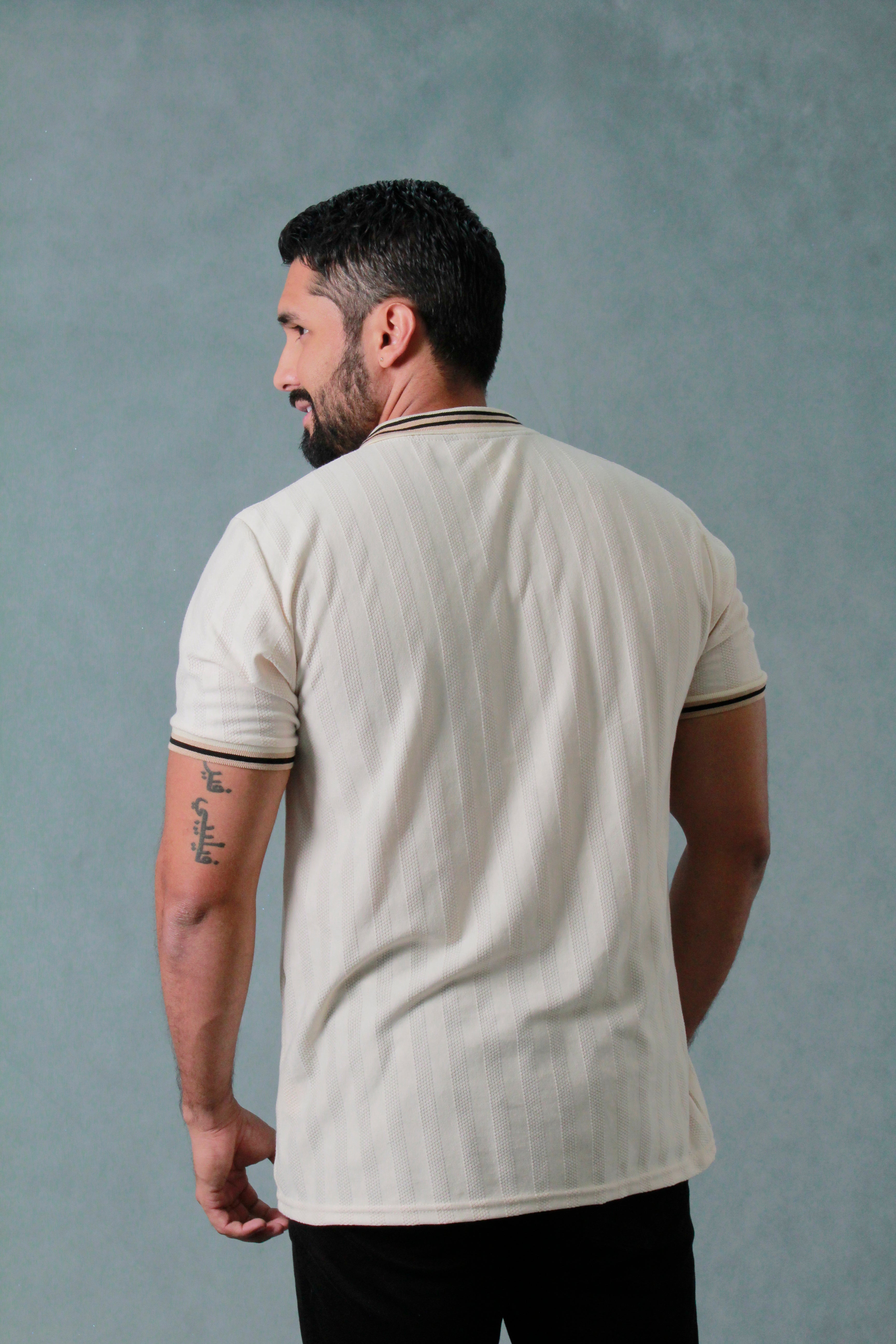 CAMISETA TIPO POLO HOMBRE TEXTURA