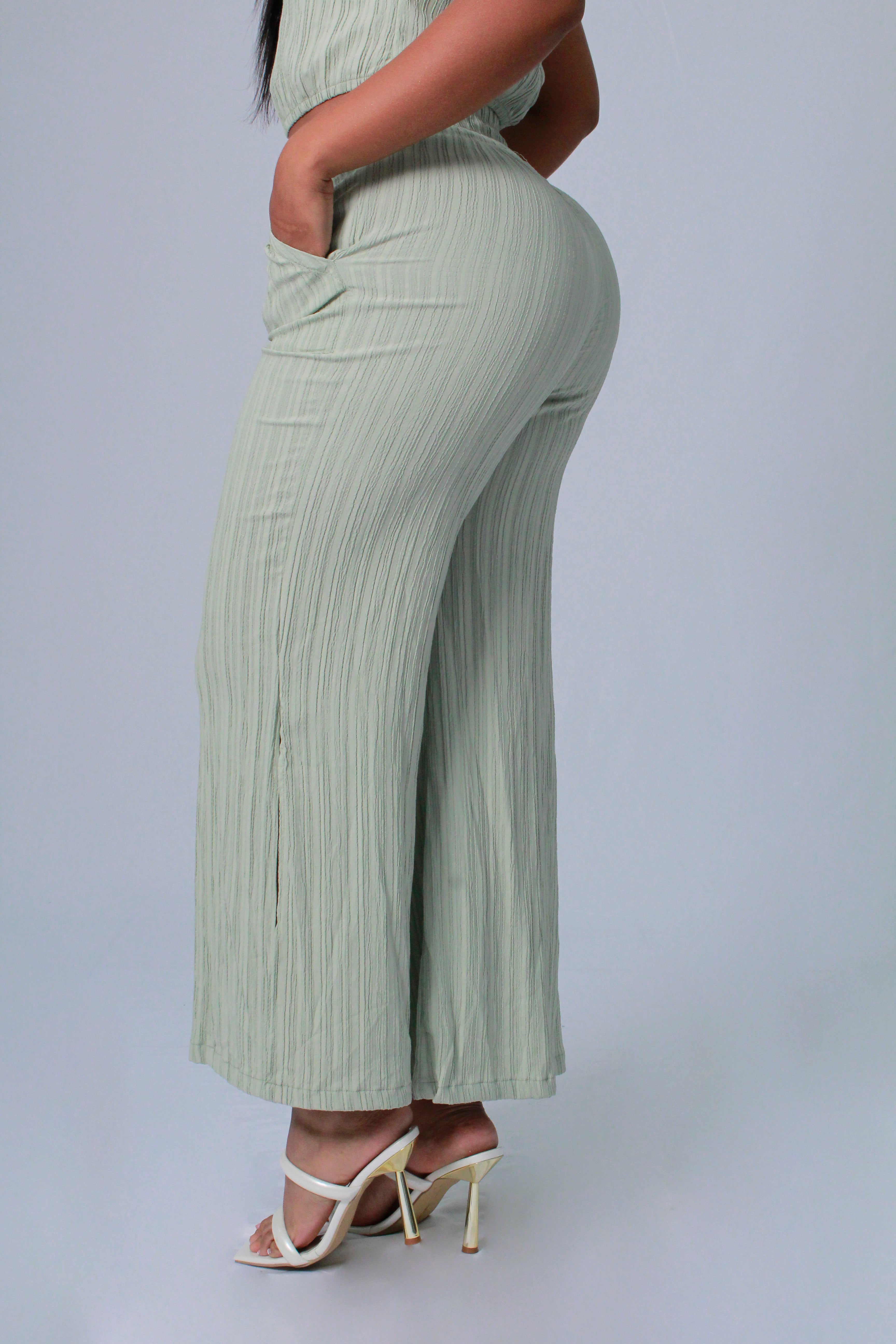 PANTALON VERDE MUJER TEXTURA SOLOS FONDO