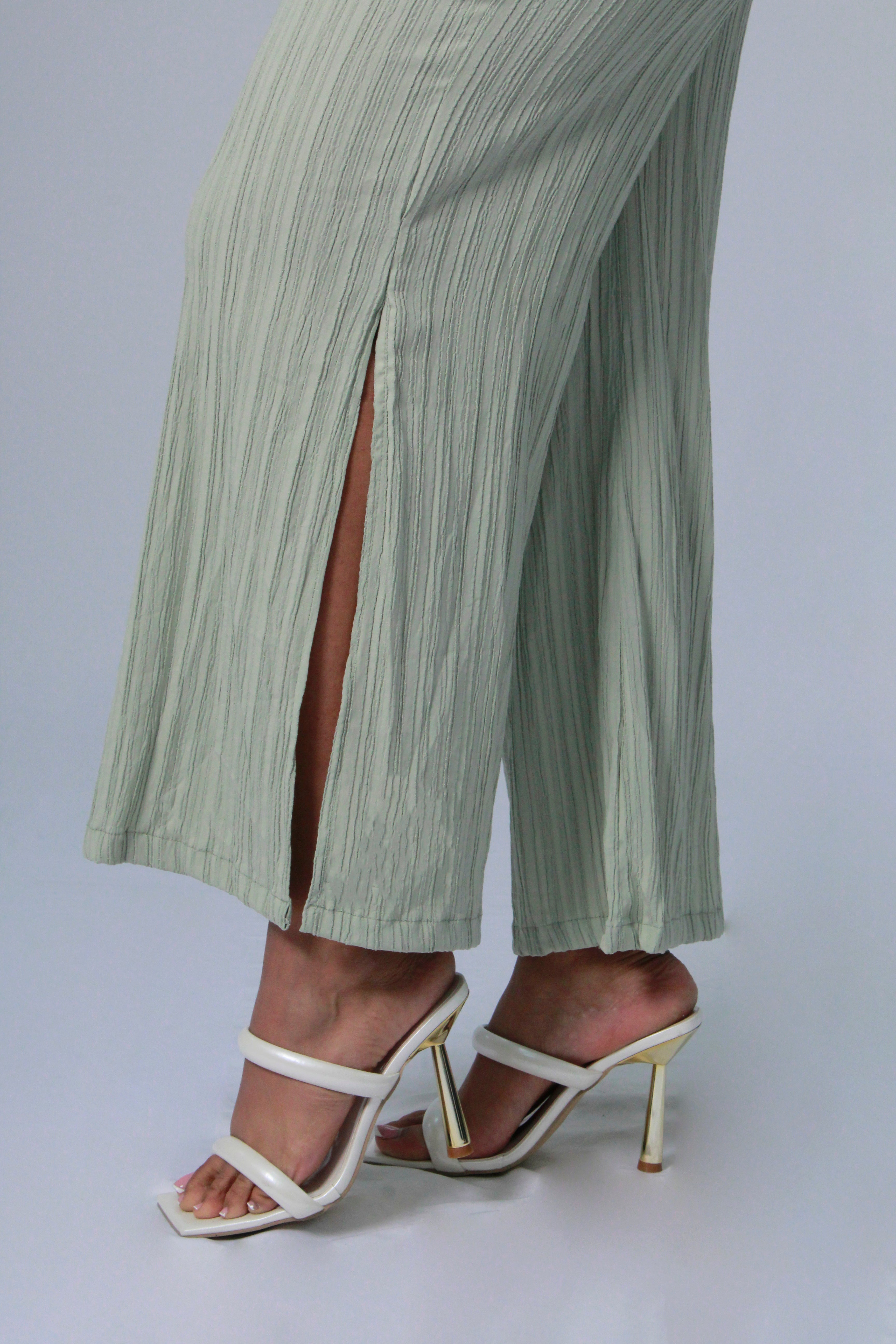 PANTALON VERDE MUJER TEXTURA SOLOS FONDO