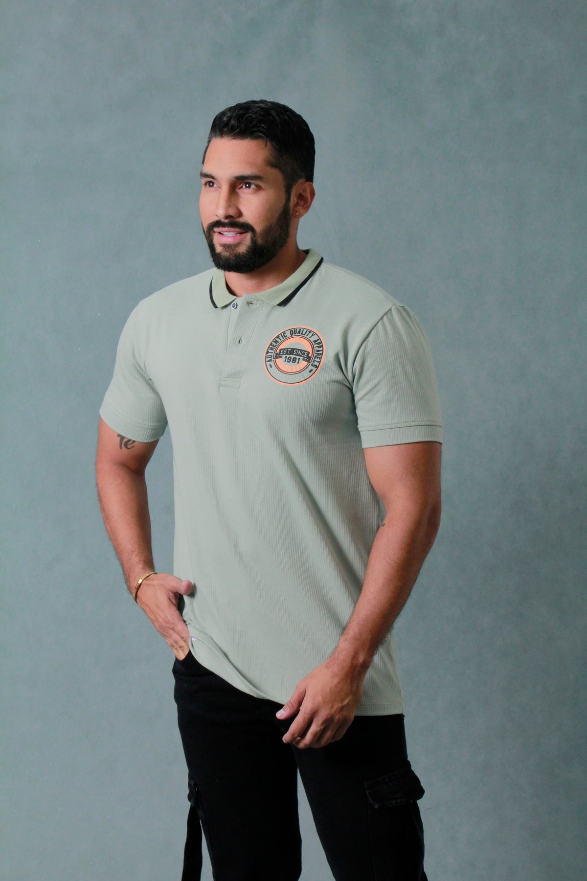 CAMISETA TIPO POLO HOMBRE CON BORDA