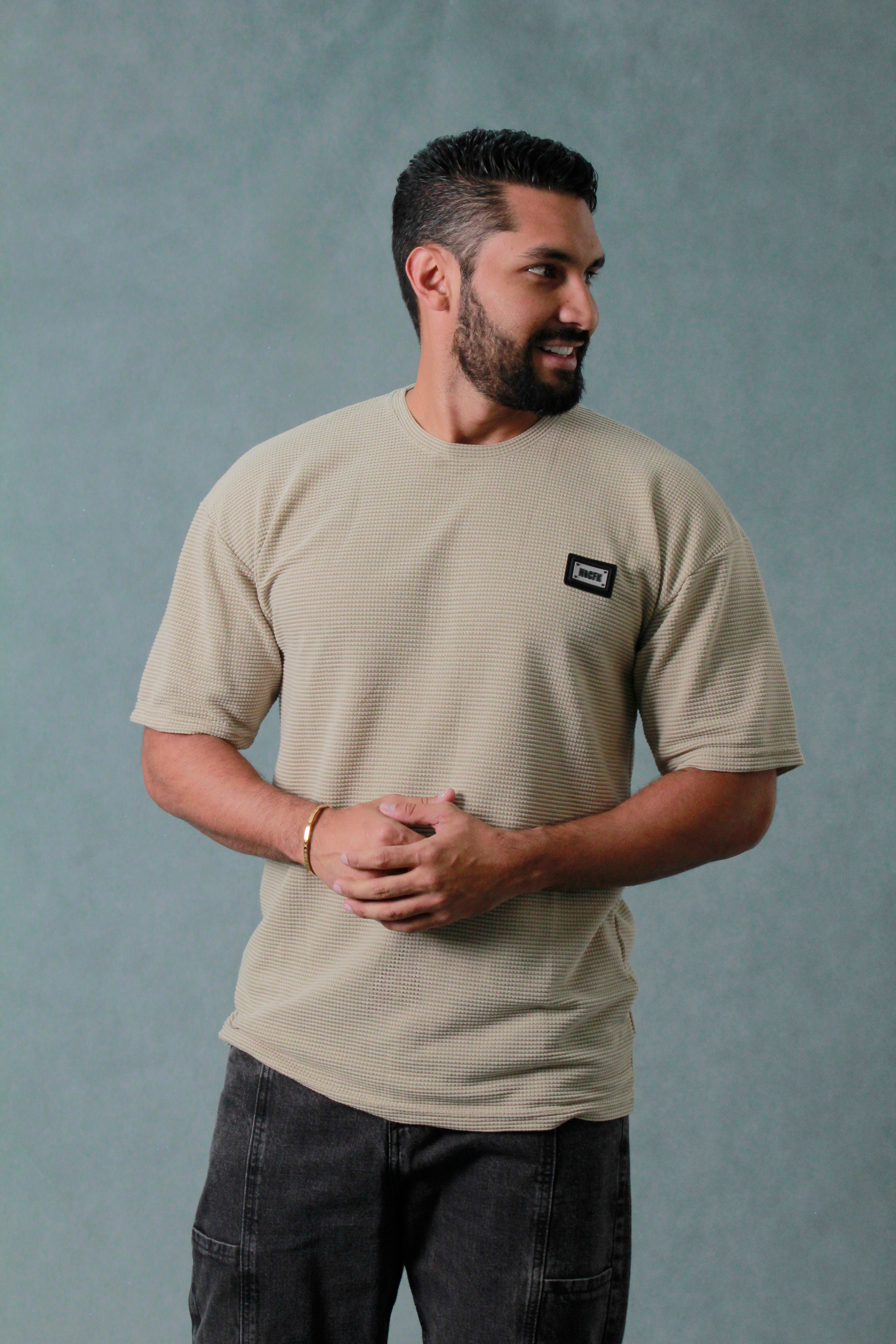 CAMISETA HOMBRE ESTAMPADO CON TECNI