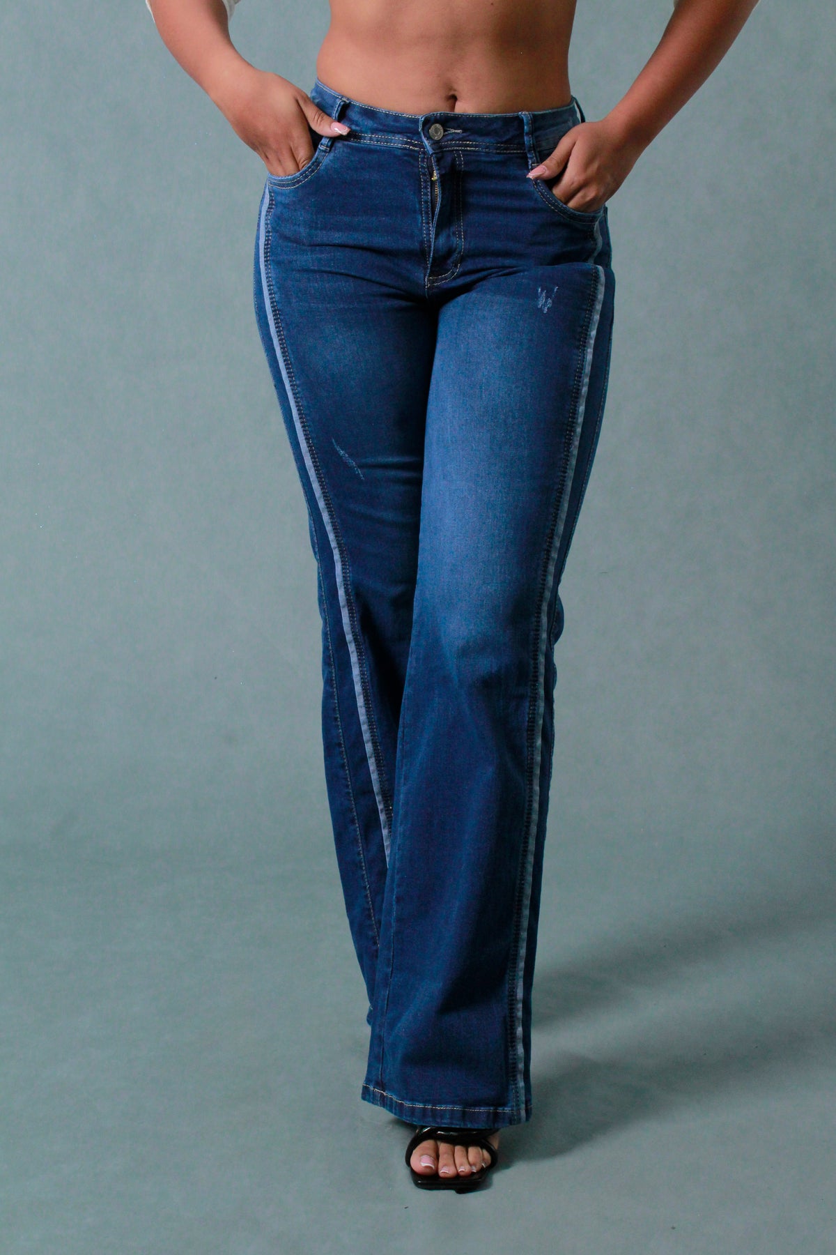 JEAN MUJER BOTA RECTA CORTE SESGO