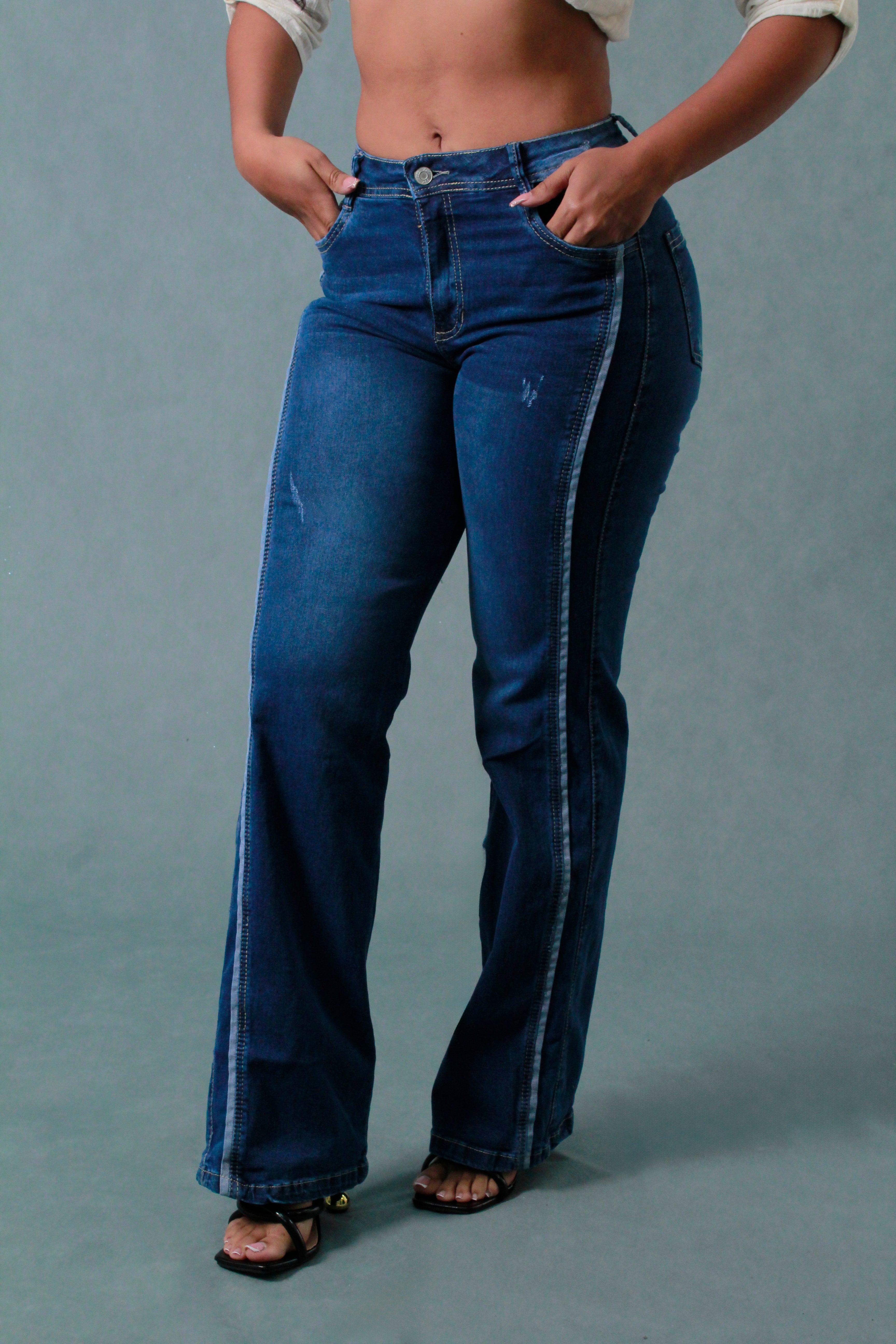 JEAN MUJER BOTA RECTA CORTE SESGO