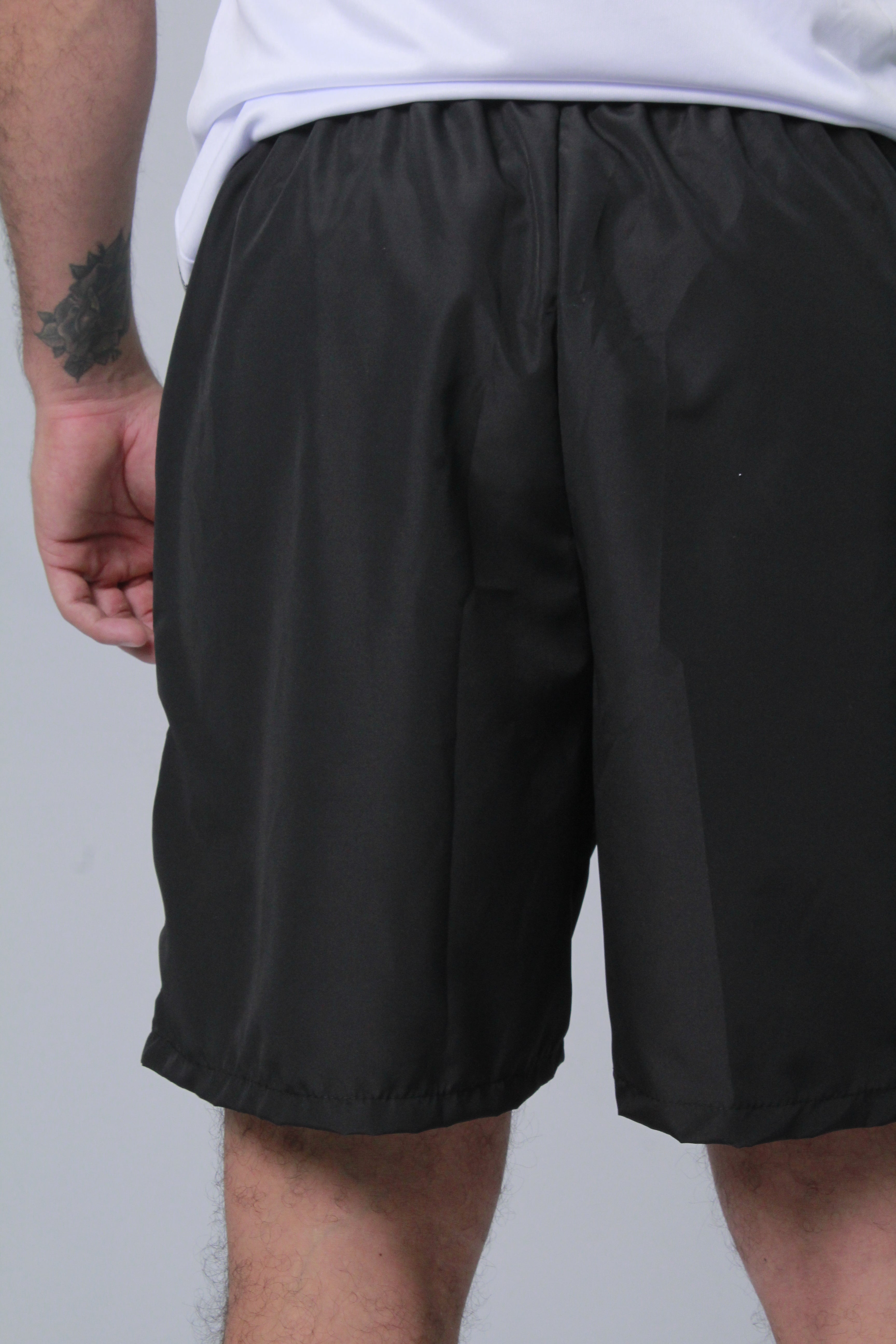 Pantaloneta deportiva hombre estampado delantero