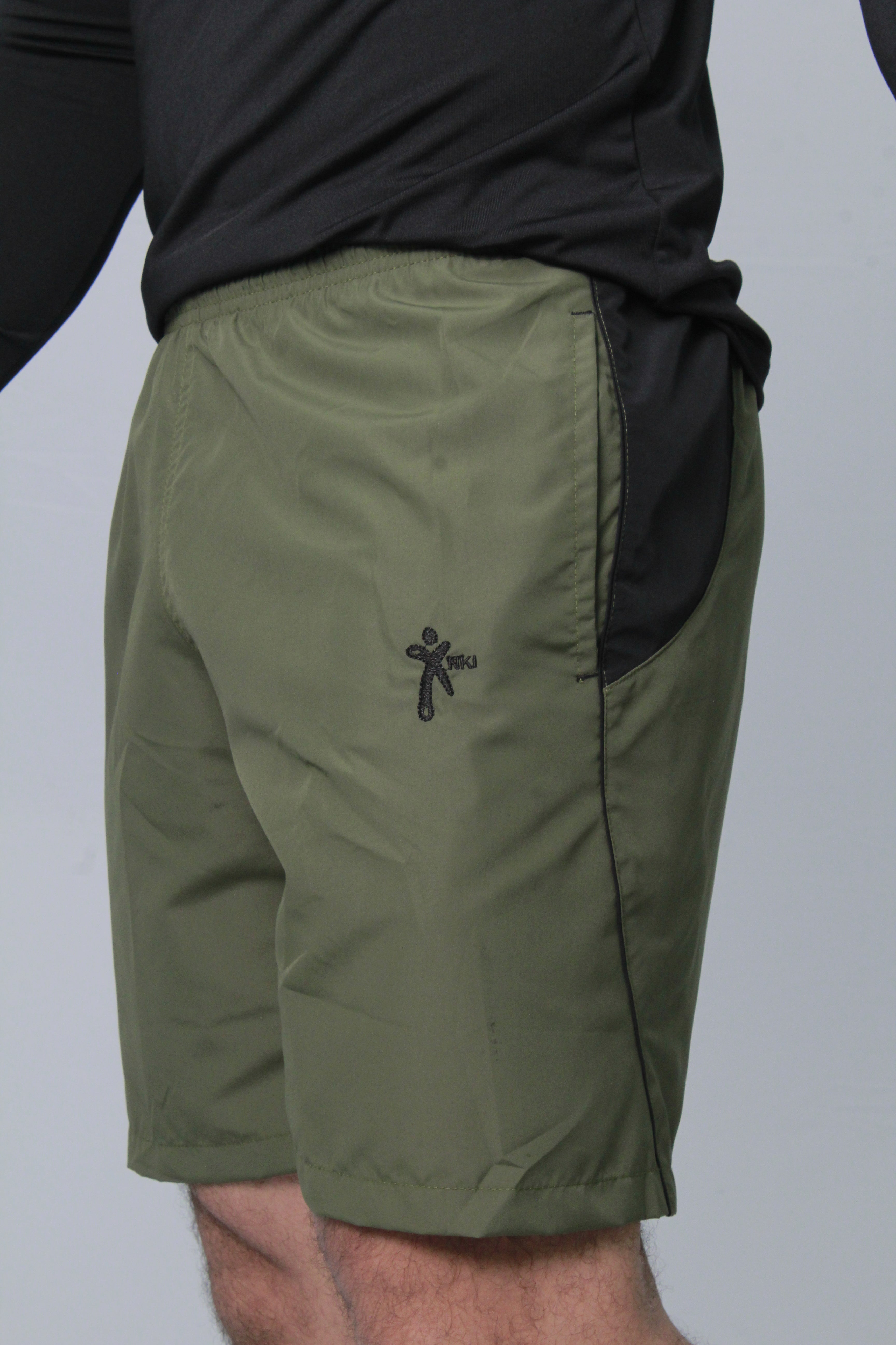 Pantaloneta Deportiva NKI hombre con bolsillo lateral